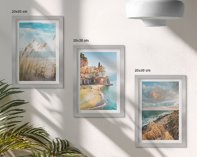 Gallery wall Kustlandschappen met een strand, stad en kliffen.