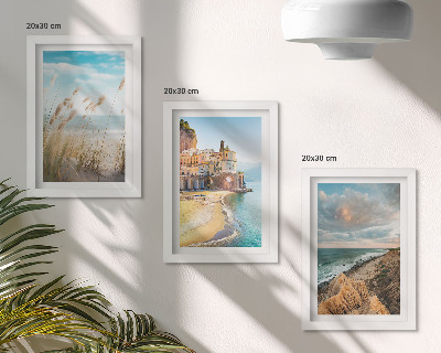 Gallery wall Kustlandschappen met een strand, stad en kliffen.