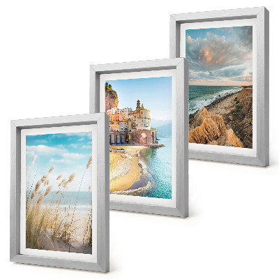 Gallery wall Kustlandschappen met een strand, stad en kliffen.