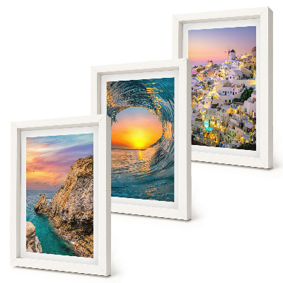 Gallery wall Uitzicht op de zee, de golven en de witte huizen op Santorini, Griekenland.
