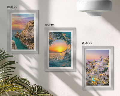 Gallery wall Uitzicht op de zee, de golven en de witte huizen op Santorini, Griekenland.
