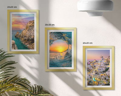 Gallery wall Uitzicht op de zee, de golven en de witte huizen op Santorini, Griekenland.