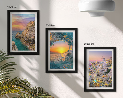 Gallery wall Uitzicht op de zee, de golven en de witte huizen op Santorini, Griekenland.
