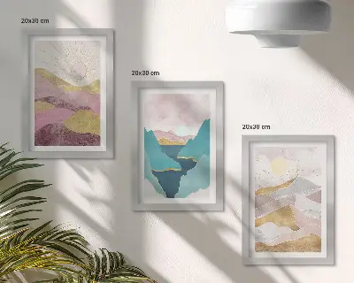 Set ingelijste schilderijen met abstracte landschappen van bergen en de zon