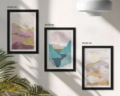 Set ingelijste schilderijen met abstracte landschappen van bergen en de zon