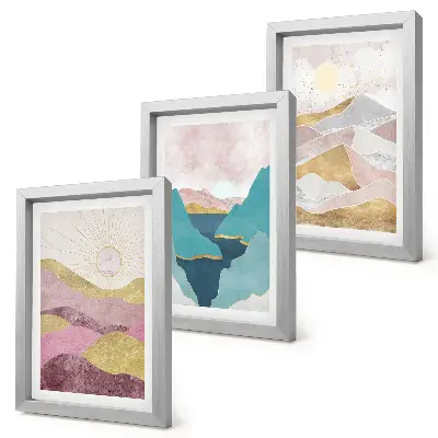 Set ingelijste schilderijen met abstracte landschappen van bergen en de zon