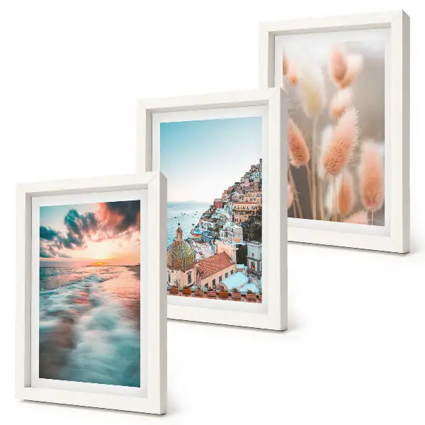 Gallery wall met uitzicht op zee, zonsondergang, kleurrijke huizen en bloemen