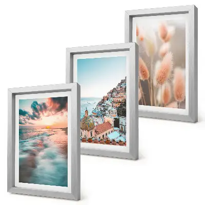 Gallery wall met uitzicht op zee, zonsondergang, kleurrijke huizen en bloemen
