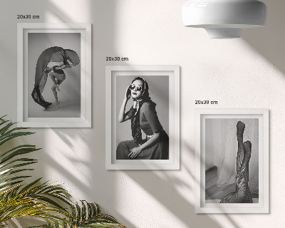 Gallery wall Stijlvolle zwart-witportretten van vrouwen in elegante poses.