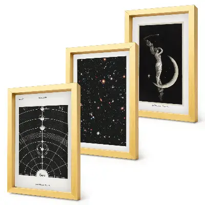 Set van ingelijste schilderijen sterrenstelsel in het zonnestelsel met nachtelijke figuur op de maan