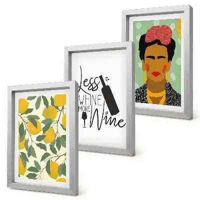 Gallery wall met citroenen tekst over wijn en een portret van Frida Kahlo