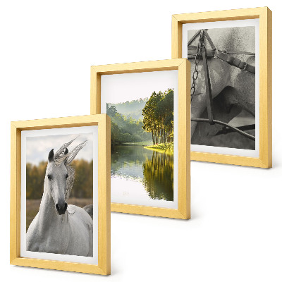 Gallery wall Witte paarden bij de rivier, een natuurlijk landschap