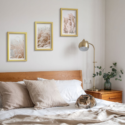 Gallery wall Grasvelden in delicate tinten bruin en beige.