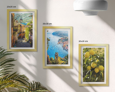 Gallery wall Schilderachtige straatjes langs de kust met uitzicht op de zee en citroenen.