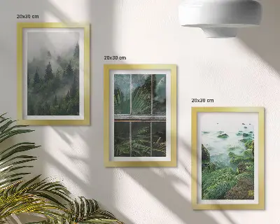 Gallery wall met een bos in de mist, een rivieroever en een kas vol planten