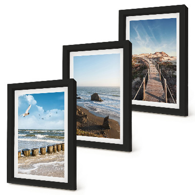 Gallery wall Uitzicht op het strand met golven, de lucht en een wandelpier.