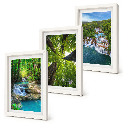 Set van ingelijste schilderijen Watervallen in een groen bos met kristalhelder water.