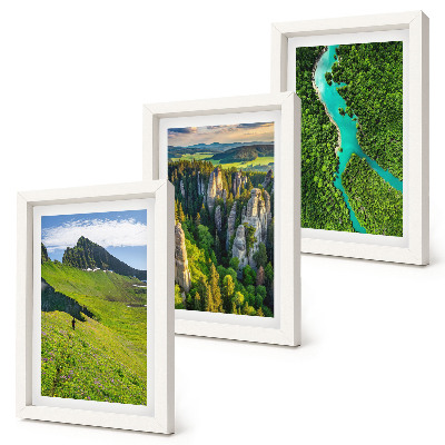 Gallery wall Groene berglandschappen met een rivier en rotsen.