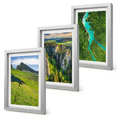Gallery wall Groene berglandschappen met een rivier en rotsen.