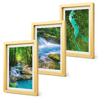 Set ingelijste schilderijen met groene bossen en kristalhelder rivierwater