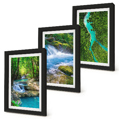 Set van ingelijste schilderijen Groene bossen en kristalhelder rivierwater.