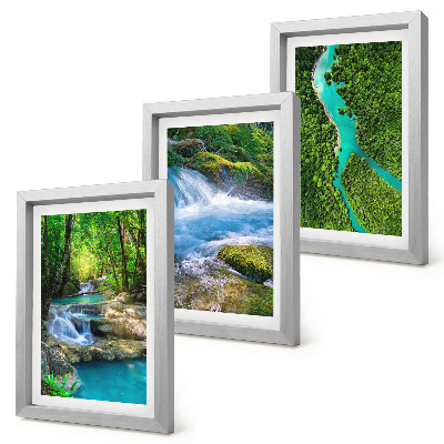 Set van ingelijste schilderijen Groene bossen en kristalhelder rivierwater.