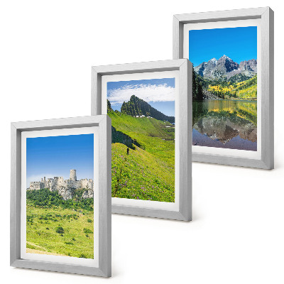 Gallery wall Groene heuvels met een kasteel en berglandschappen.