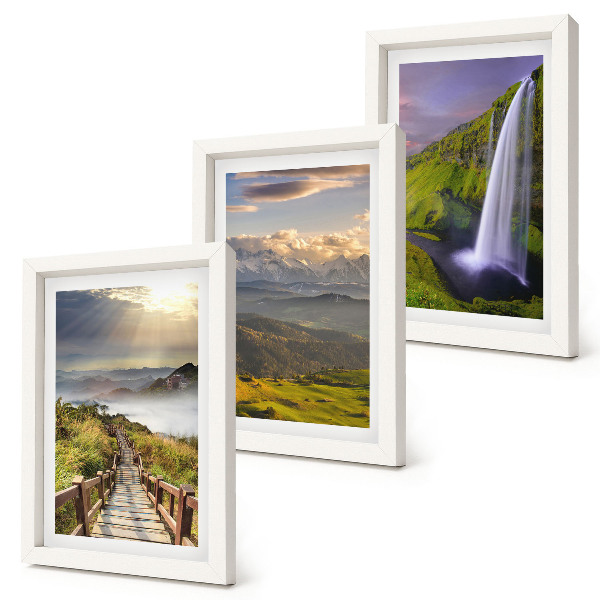 Set van ingelijste schilderijen Schilderachtige berglandschappen met een waterval en een pad.