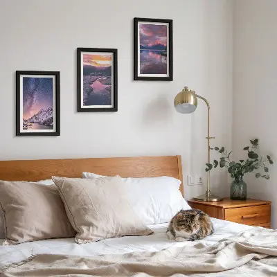 Wanddecoratie met bergen en water natuurlijk landschap in een galerijmuur