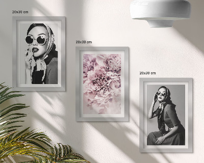Gallery wall Stijlvolle portretten van vrouwen met roze bloemen