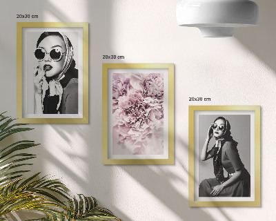Gallery wall Stijlvolle portretten van vrouwen met roze bloemen