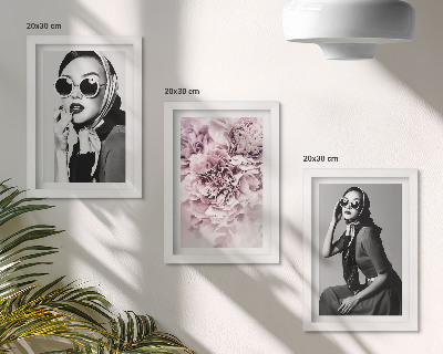 Gallery wall Stijlvolle portretten van vrouwen met roze bloemen