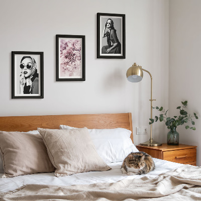Gallery wall Stijlvolle portretten van vrouwen met roze bloemen