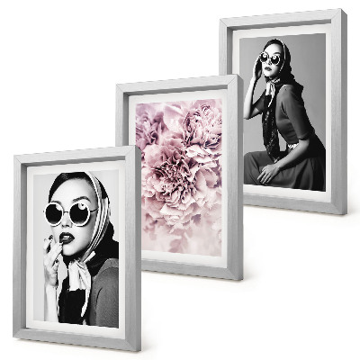 Gallery wall Stijlvolle portretten van vrouwen met roze bloemen