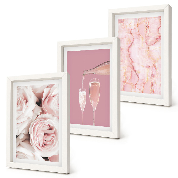 Set van ingelijste schilderijen Champagnekleurige rozen en een pastelkleurige marmeren achtergrond.