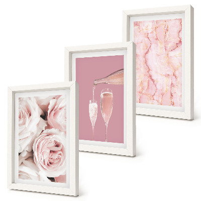 Set van ingelijste schilderijen Champagnekleurige rozen en een pastelkleurige marmeren achtergrond.