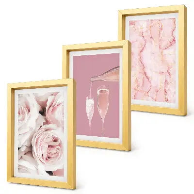 Set van ingelijste schilderijen met champagnekleurige rozen op een pastelkleurige marmeren achtergrond