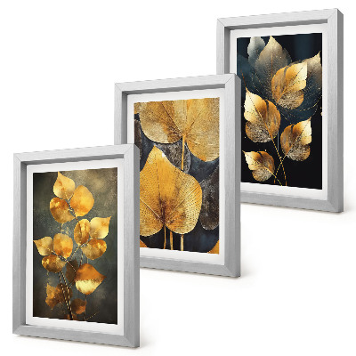 Gallery wall Bladeren in verschillende tinten geel op een donkere achtergrond.