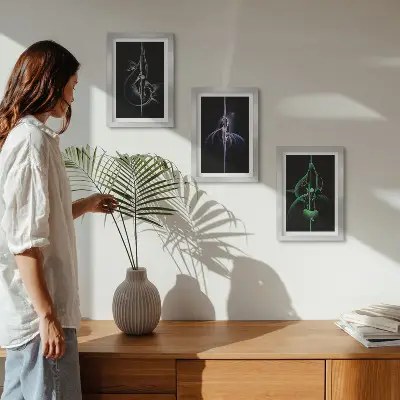 Gallery wall met abstracte patronen in zwart- en kleurtinten