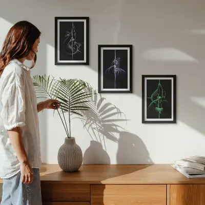 Gallery wall met abstracte patronen in zwart- en kleurtinten
