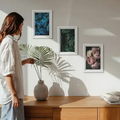 Set ingelijste schilderijen met bladeren en bloemen in verschillende kleuren