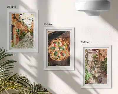 Set van ingelijste schilderijen met sfeervolle straatjes, planten en Italiaanse pizza