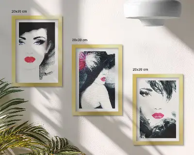 Set van ingelijste schilderijen met geschilderde portretten van vrouwen met expressieve lippen