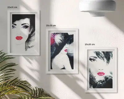 Set van ingelijste schilderijen met geschilderde portretten van vrouwen met expressieve lippen