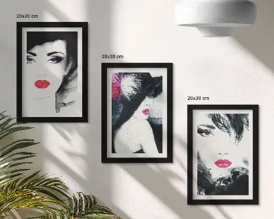 Set van ingelijste schilderijen met geschilderde portretten van vrouwen met expressieve lippen