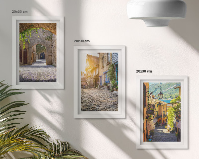 Gallery wall Sfeervolle straatjes met stenen gebouwen en poorten.