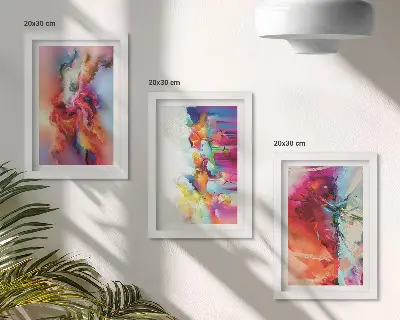 Gallery wall met een kleurrijke abstracte compositie van dynamische vormen en figuren