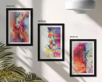Gallery wall met een kleurrijke abstracte compositie van dynamische vormen en figuren