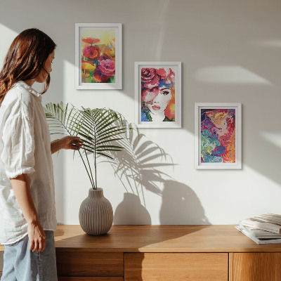 Set van ingelijste schilderijen Bloemen in intense kleuren, portret van een vrouw, abstract