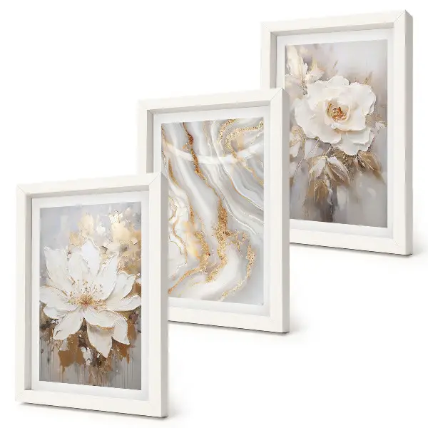 Gallery wall met bloemen en een abstract marmerpatroon